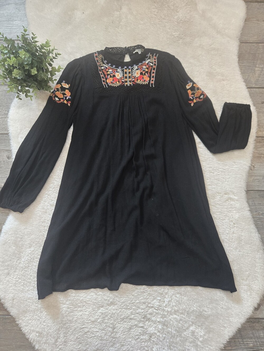 JODIFL Black Boho Embroidered Floral Bib Boho  Folk Long Sleeve Tunic Dress, S